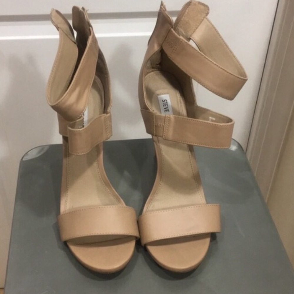 Steve Madden nude pumps